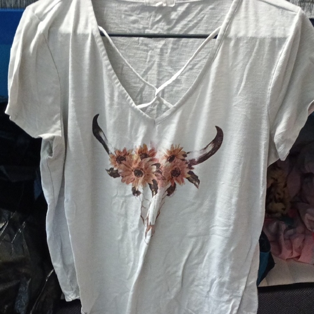 Maurices White V-Neck Short Sleeve T-Shirt